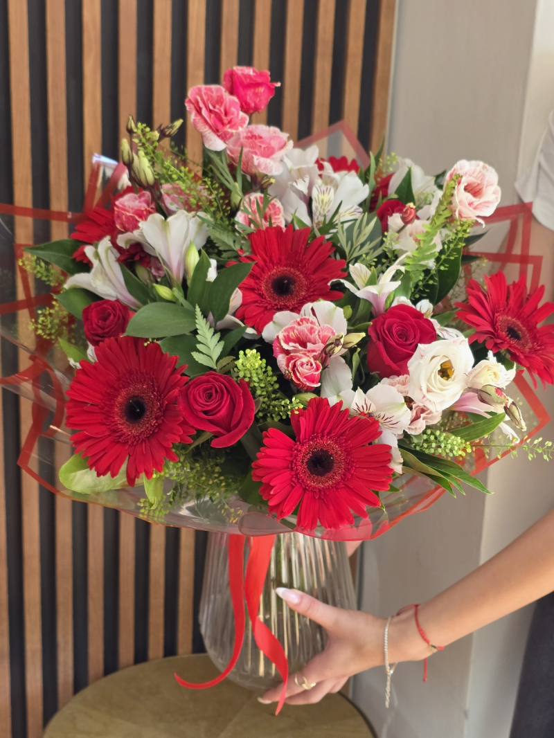 זר פרחים נאיה