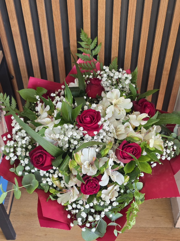 זר פרחים אמור